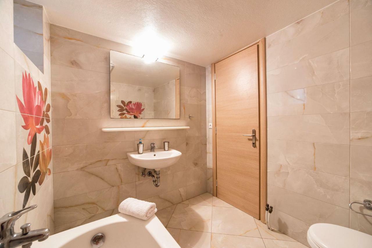 Town House For 6-16 With Ac Villa Парос Екстериор снимка